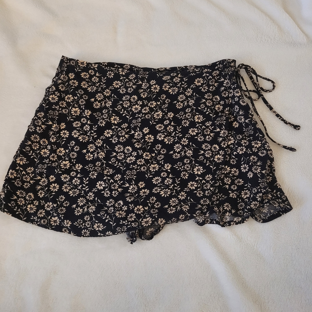 Forever 21 Floral Women's Wrap Skort - Size Small